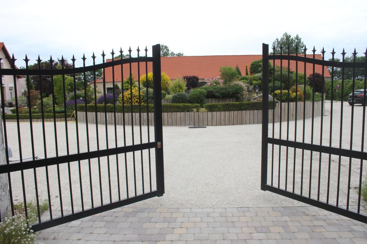 Au Grand Saule Villa Les Attaques Oda fotoğraf